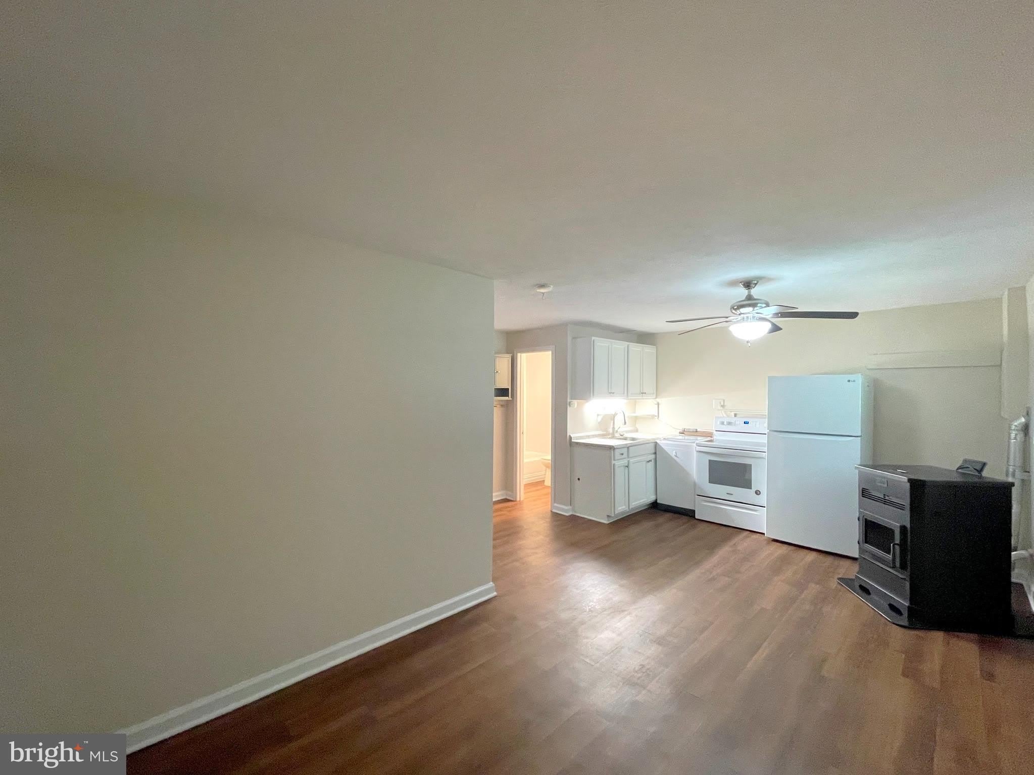407 CLUBHOUSE Drive – photo 3