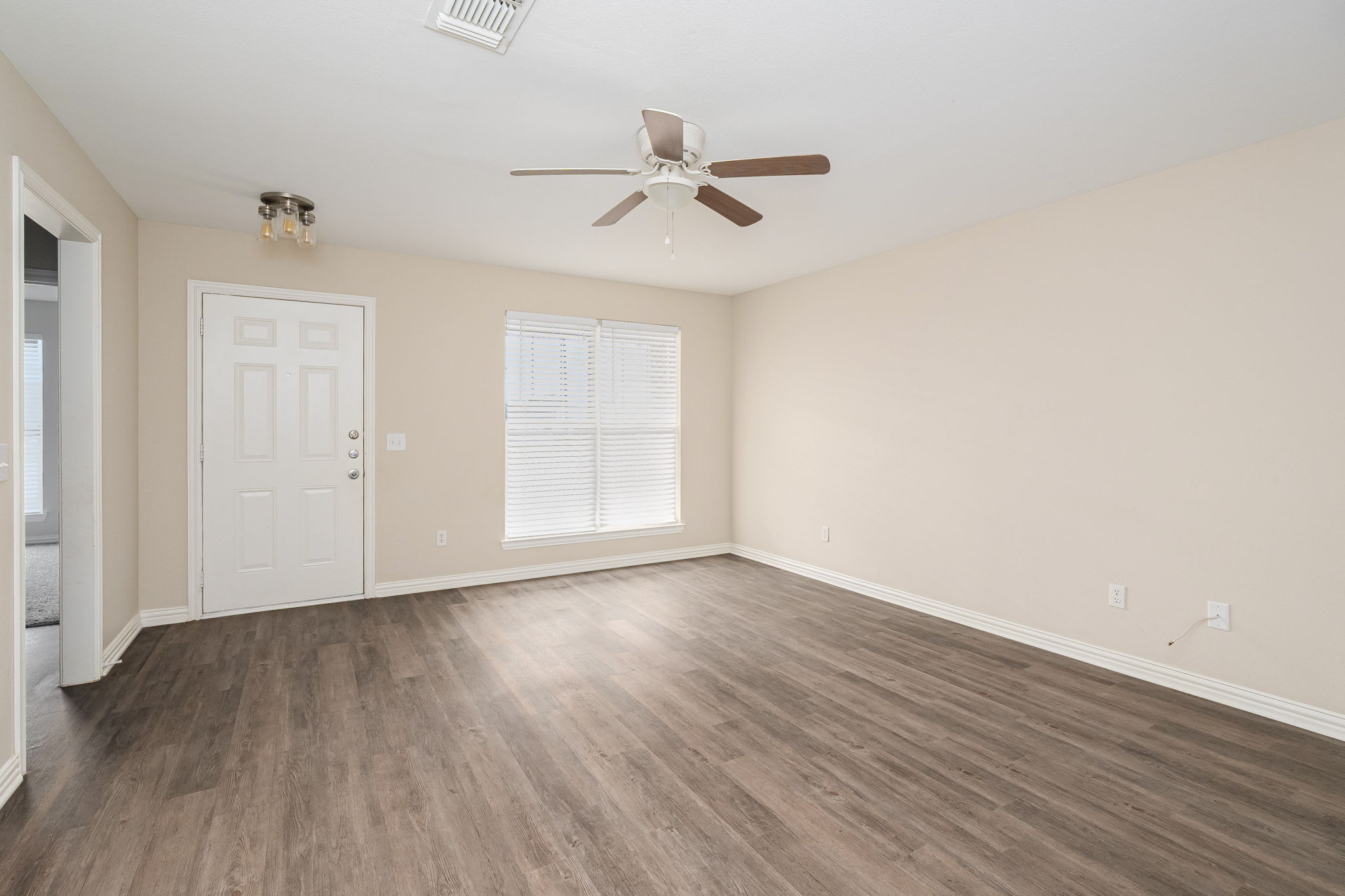 640 West Marshall Drive – photo 2