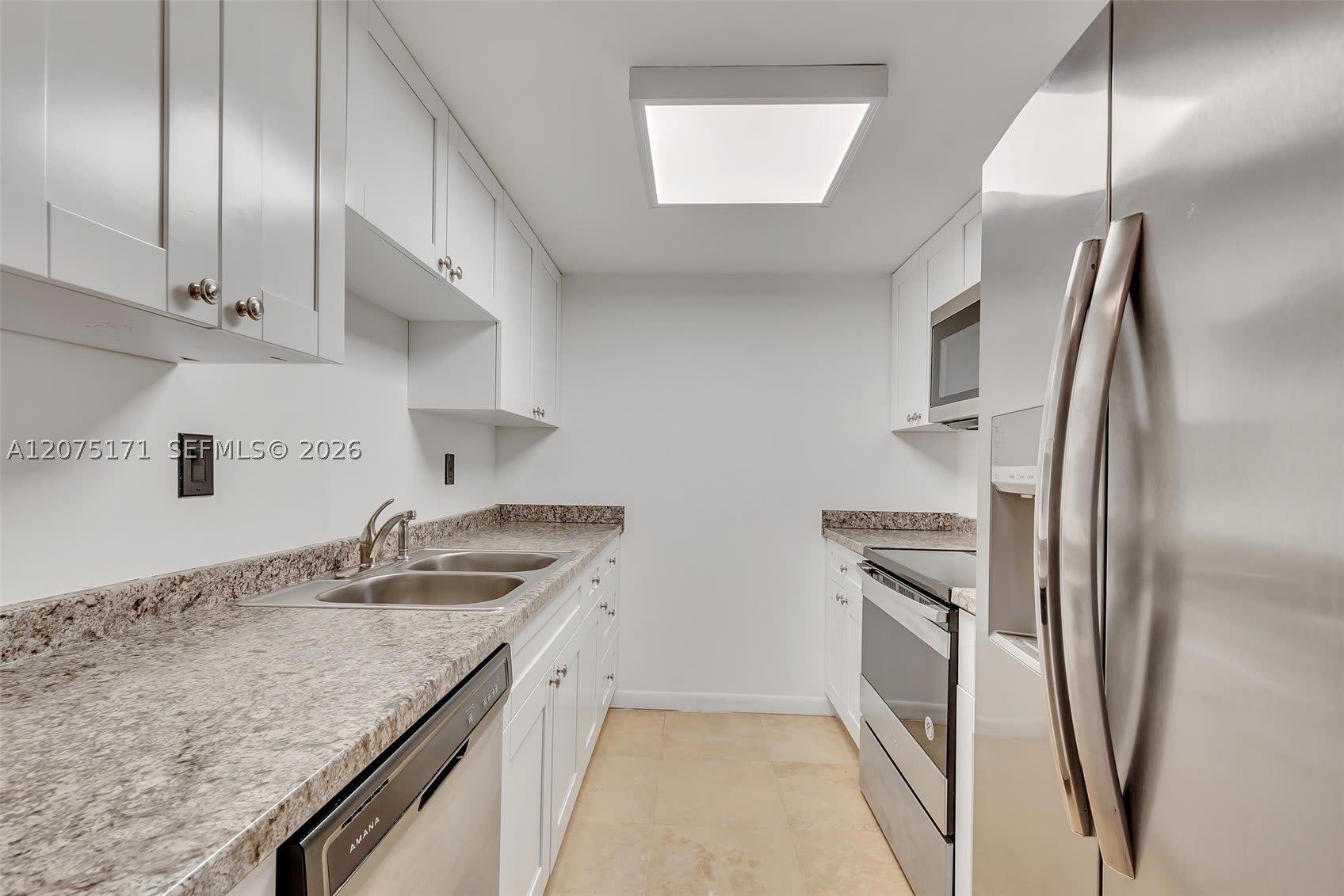 2560 S Tigertail Ave – photo 4