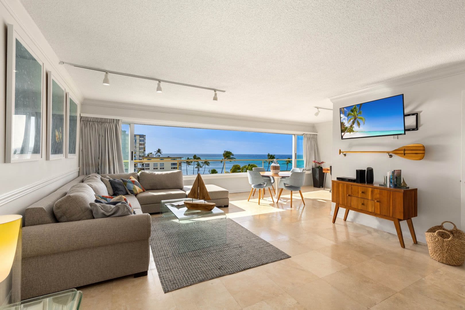 Elegant 2BR Diamond Head Condo w/ Luxury Diamond Head Views & Designer Touches – photo 1