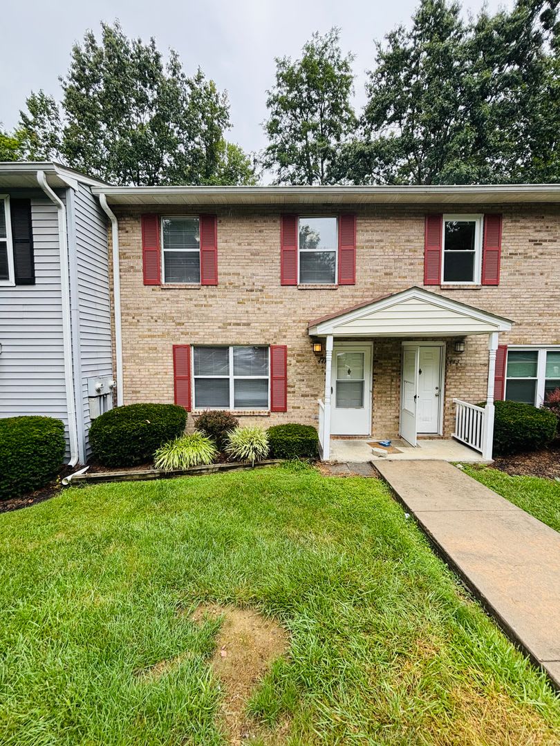 4 Bedroom 2.5 Bath Townhouse – photo 1