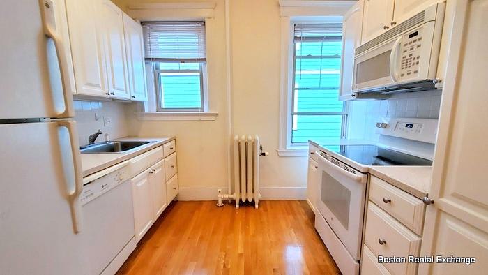 91 Trowbridge St. – photo 5