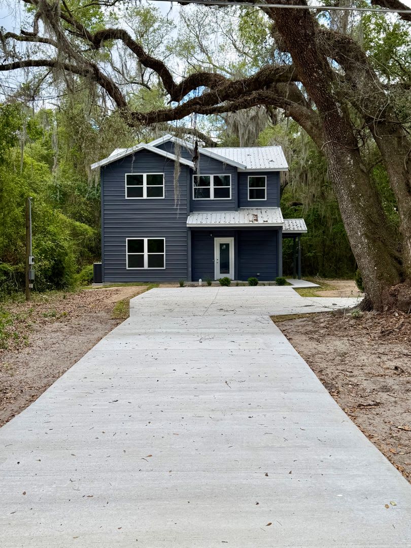 BRAND NEW 4BR / 4.5BA Home in Prime NW Gainesville Location – photo 2