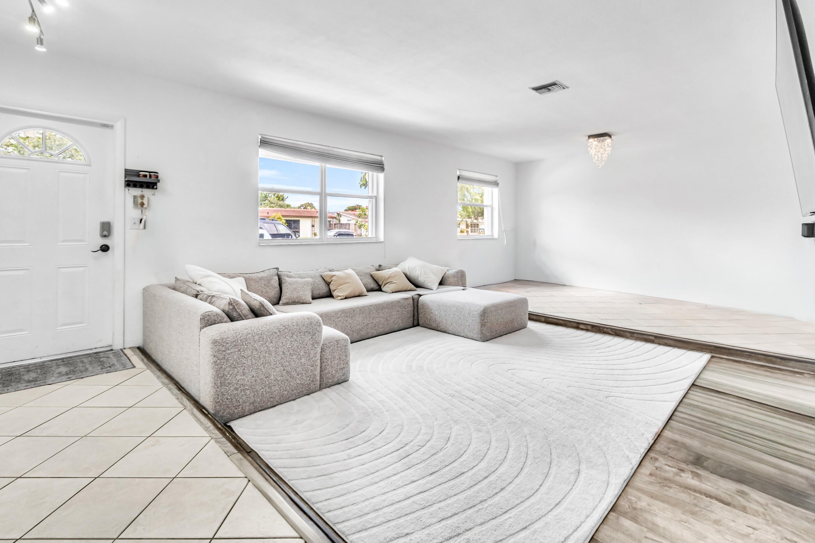 2200 N 47th Avenue – photo 3