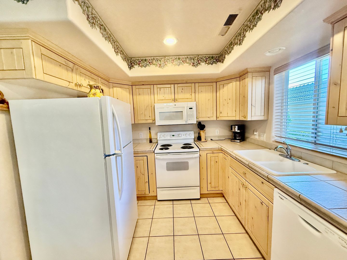 1 Br Available For Long Term Rental In Coveted Las Palmas Community – photo 5