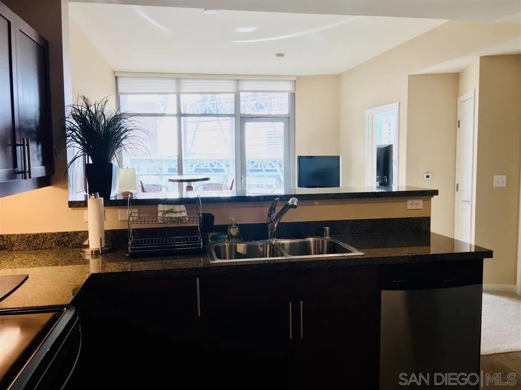 253 10th Avenue – photo 4