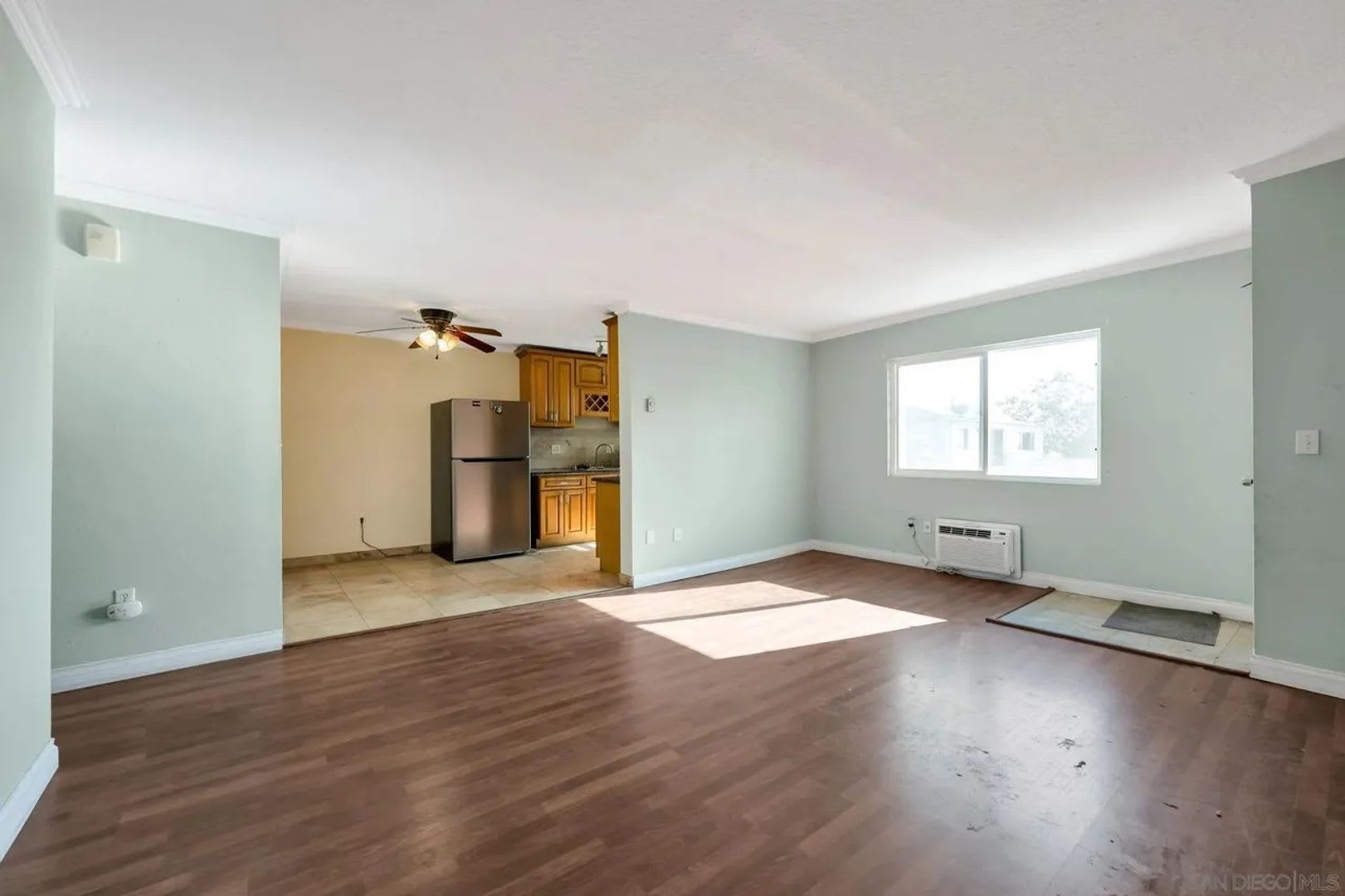 Must see 2 bedroom condo with A/C & community pool! – photo 4