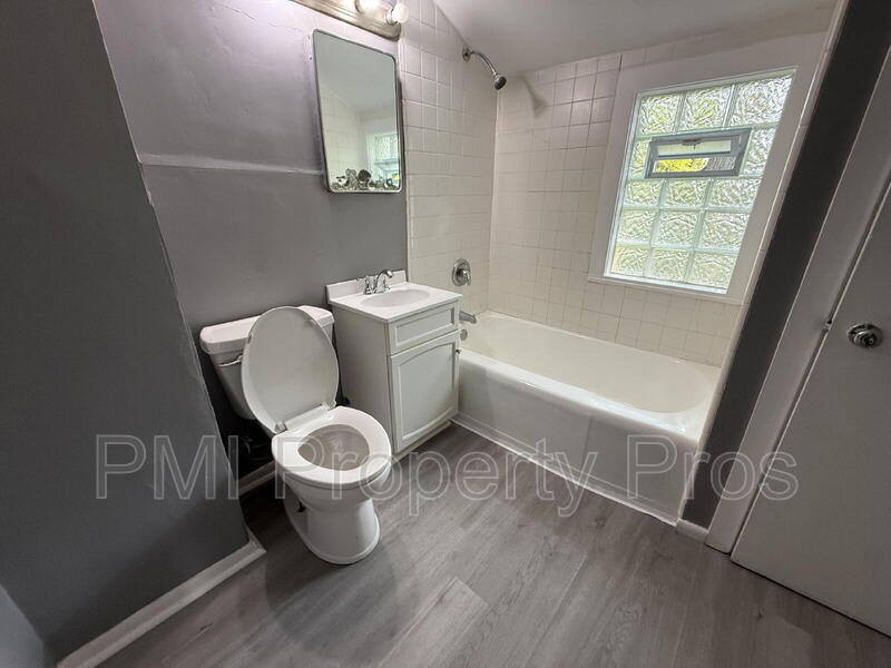 6618 N 56th St – photo 5