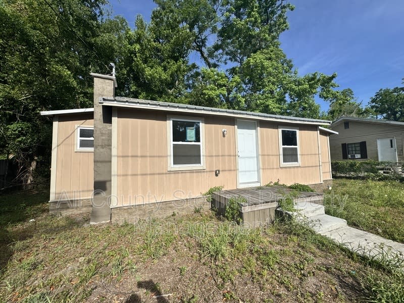 917 NE Aberdeen Ave – photo 1
