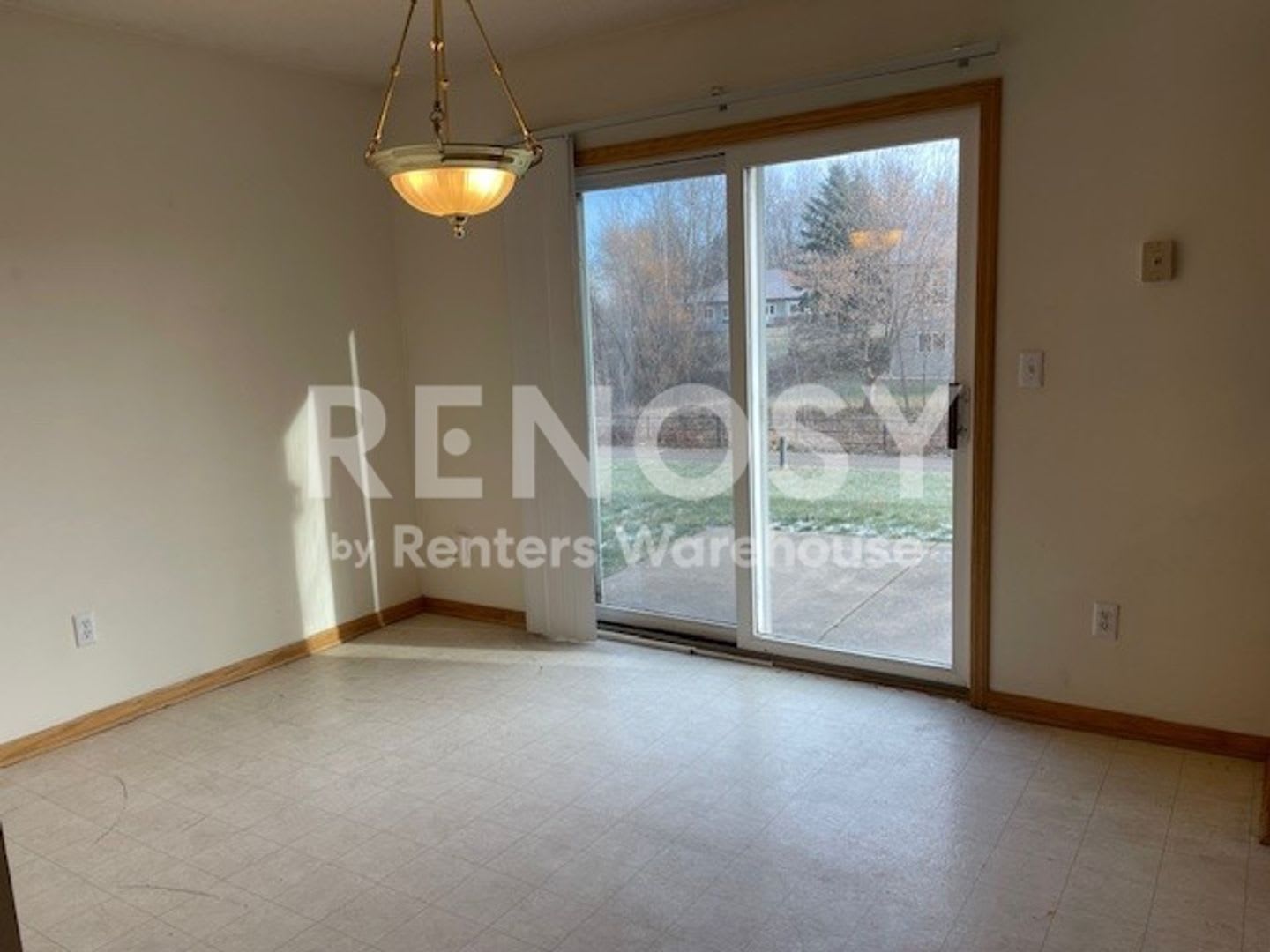 Spacious 3 Bedroom 1.5 Bath Townhome in Chisago City – photo 2