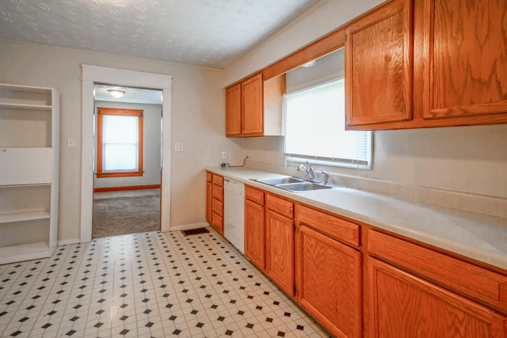 Great 3 Bedroom, 2 Bath – photo 2