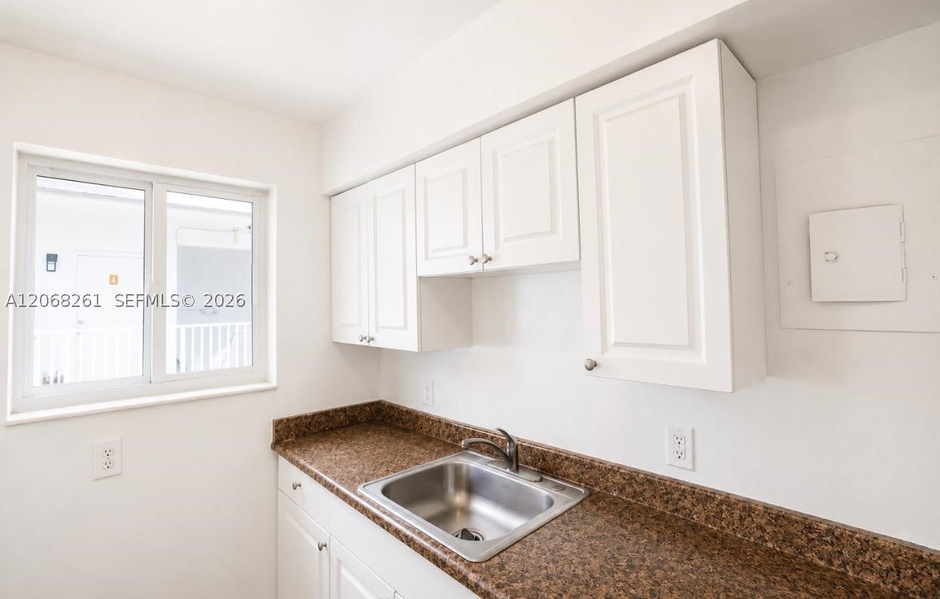 7721 Dickens Ave – photo 2