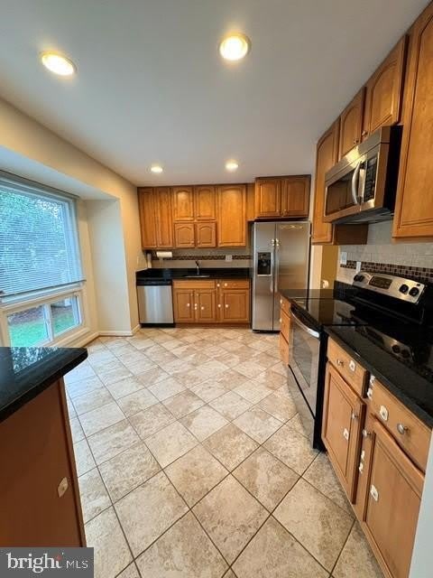 7016 ROUNDTREE RD – photo 4