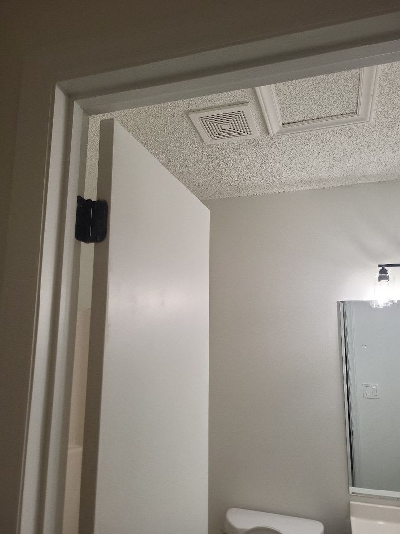 Nice 2 bedroom 2 bath duplex-$200 off First Month's Rent and 20% Agent Commission – photo 3