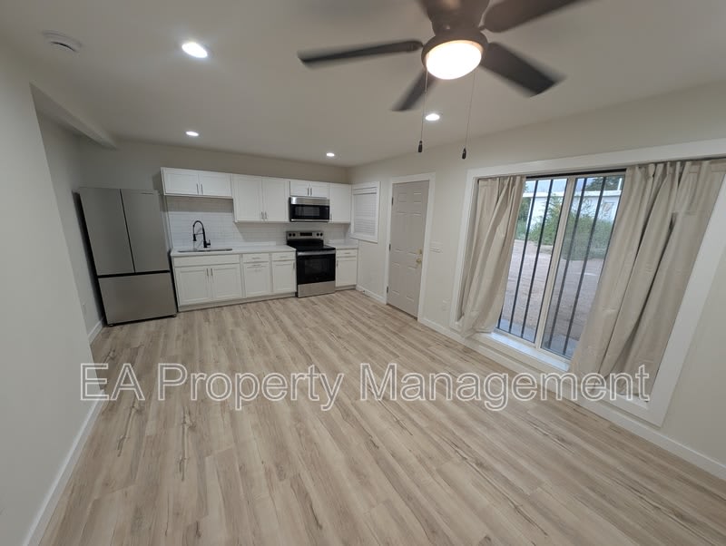 443 Trumbull Ave SE – photo 3