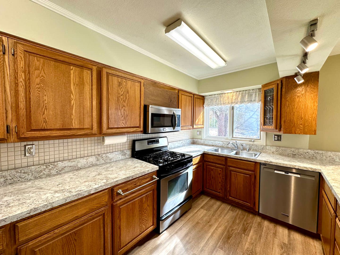 LIKE NEW REMODEL! – photo 4