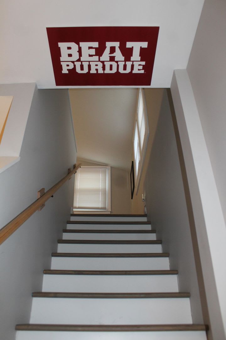The Porch Abnb Short Term Monthly And Long Term Rental Famous Iu Tailgate House – photo 4