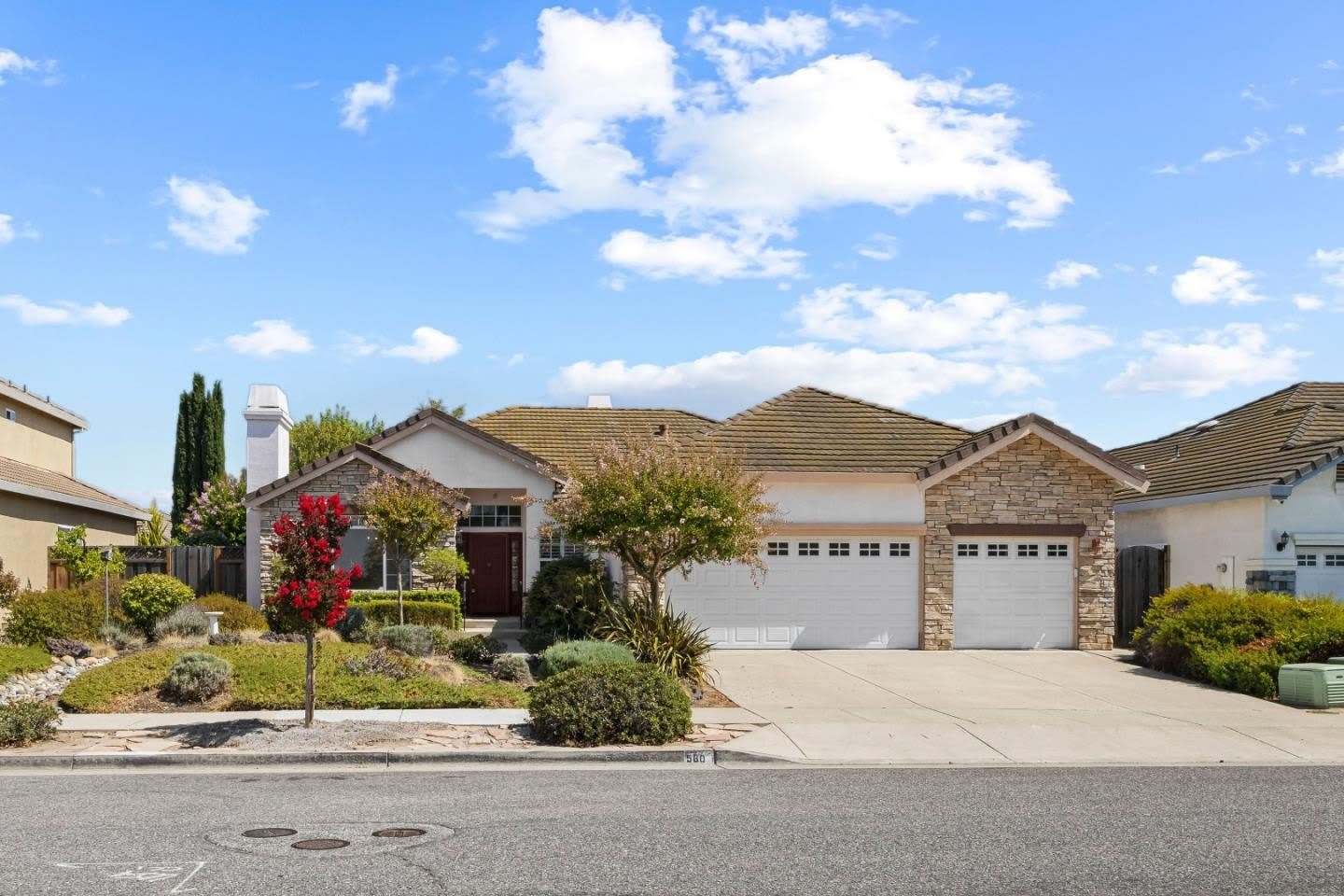 560 Diana Ave – photo 1