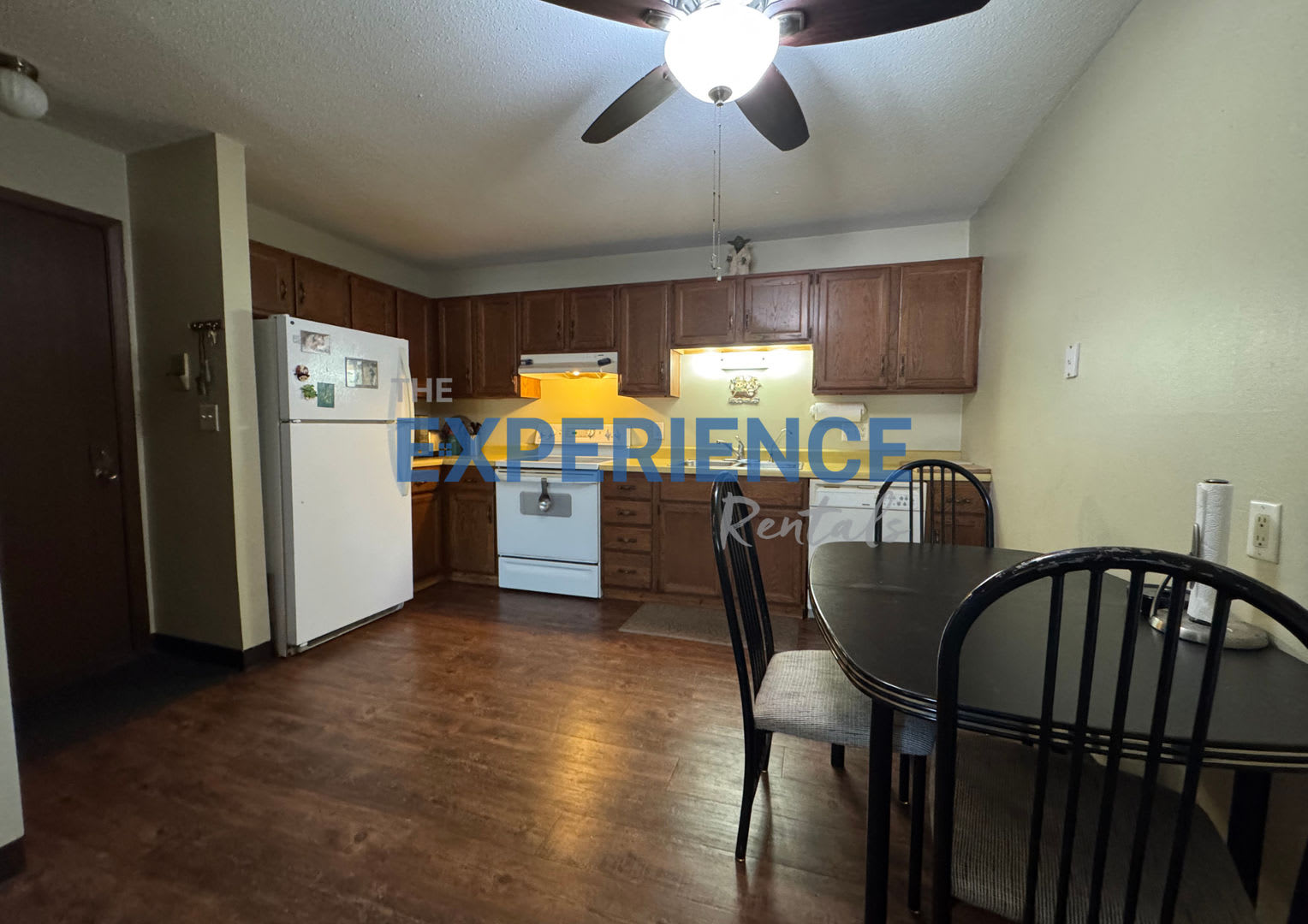 2Br Condo Near Empire Mall With Garage Pool Easy Interstate Access – photo 3