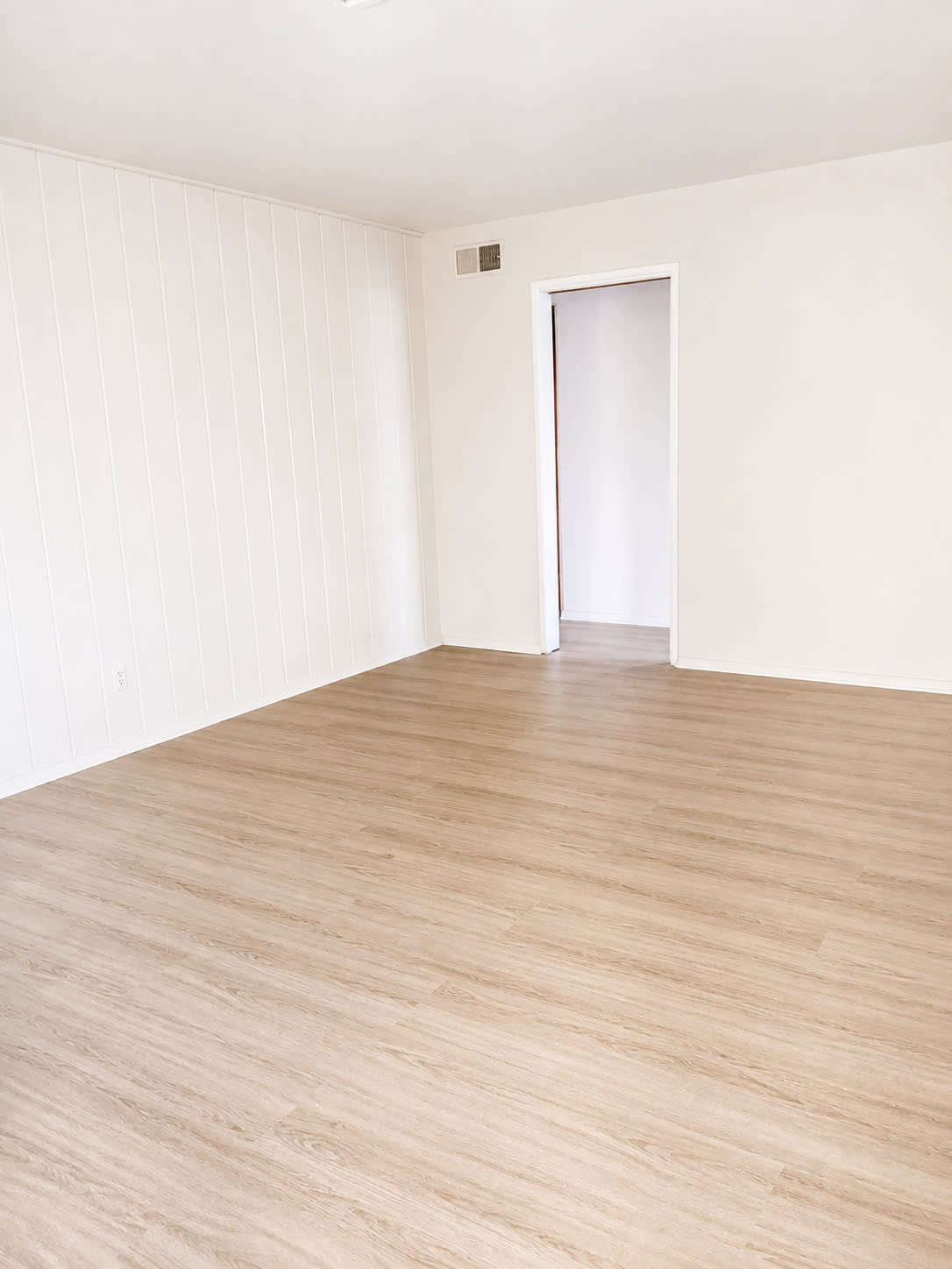233 East Nugent Street – photo 3
