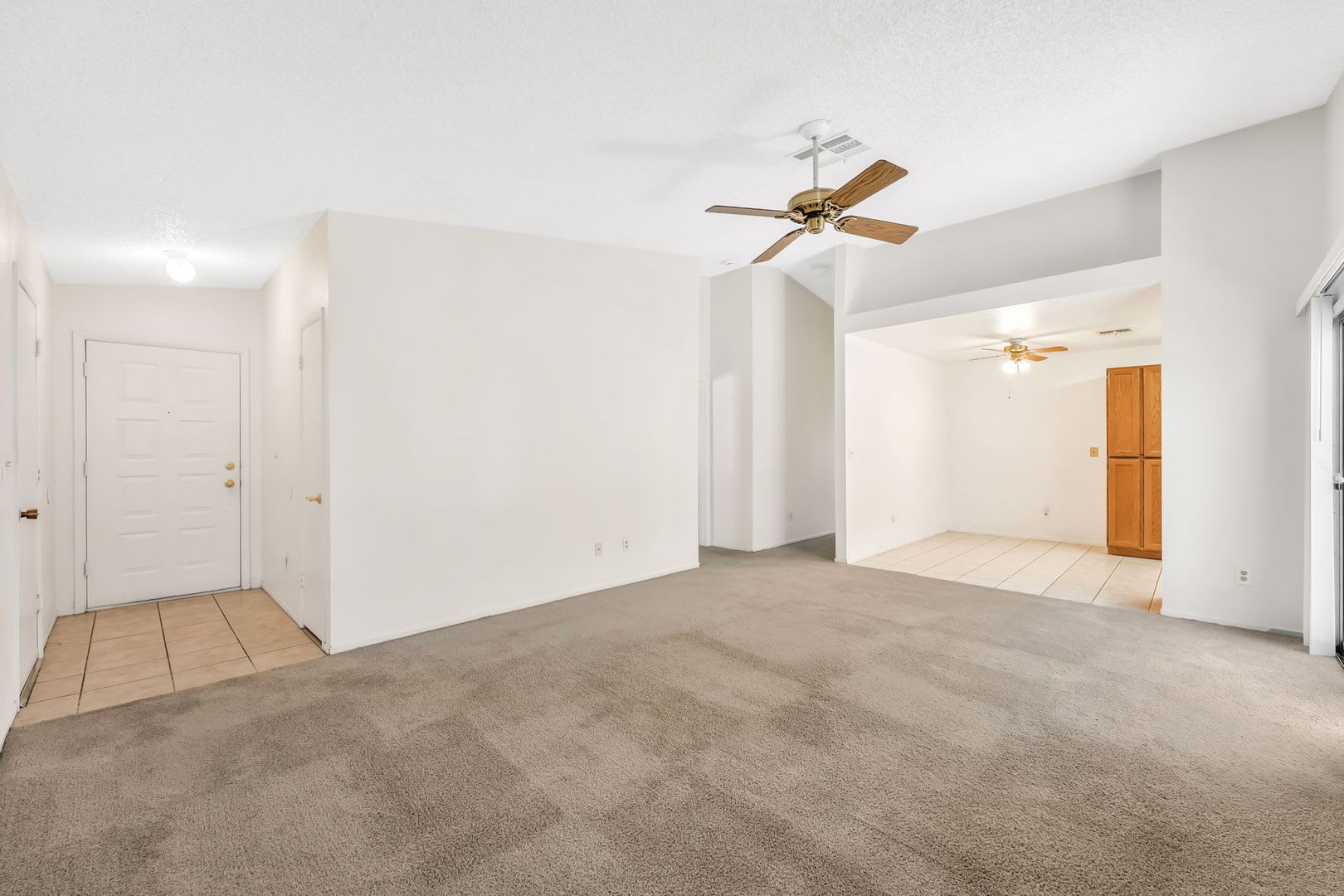 Charming Single-Story Las Vegas Home with Vaulted Ceilings & Private Courtyard! – photo 3