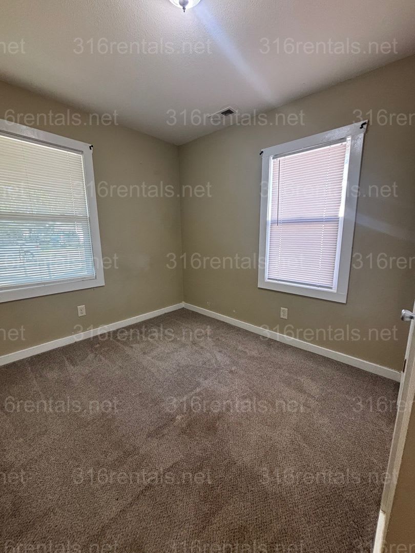 Two bed one bath available now! – photo 4