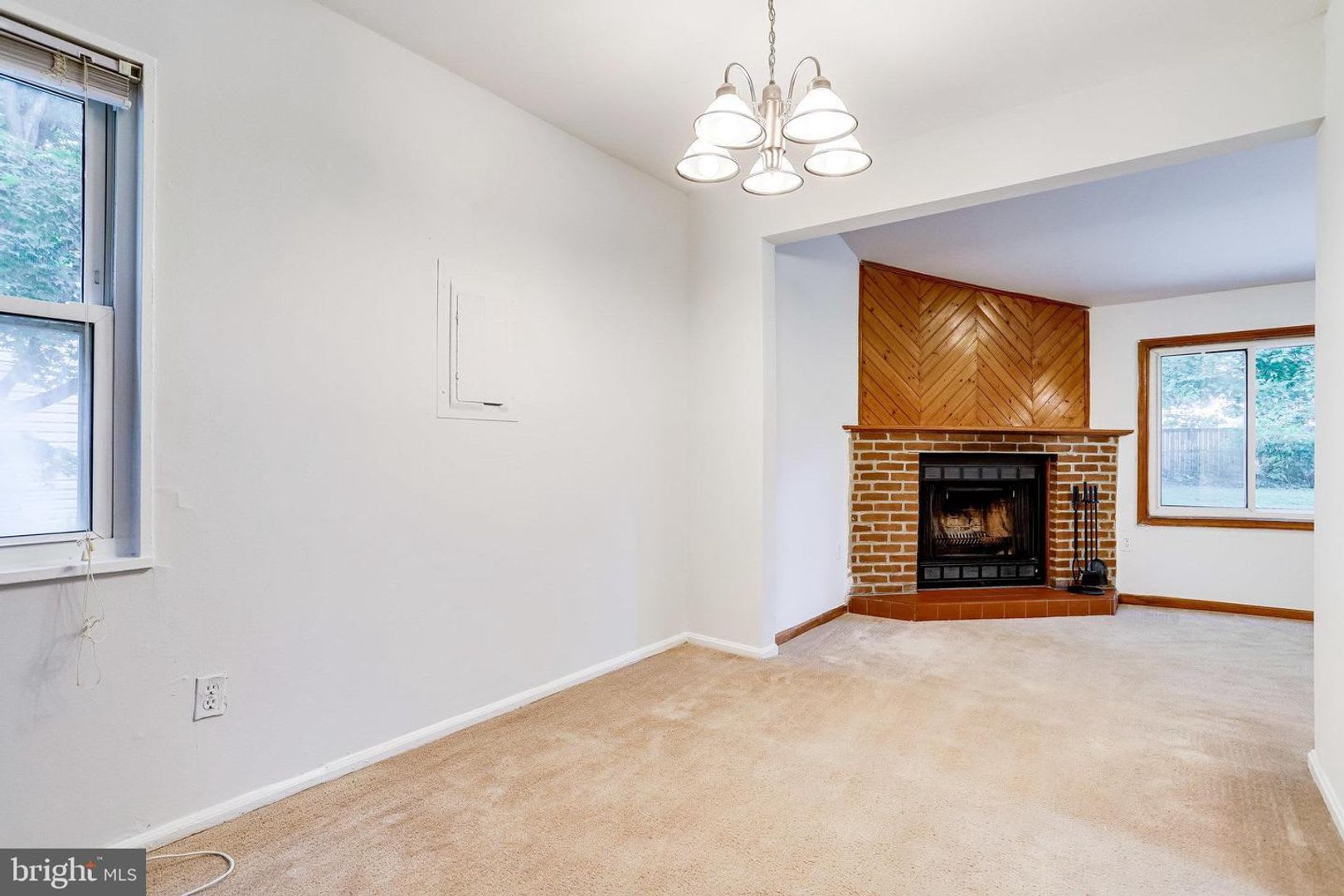 Discover The Charm Of This Beautifully Expanded Classic Rambler Offering More Than 1 200 Square Feet Of Comfortable Living Space In A Highly Desirable Inside The Beltway Location – photo 5