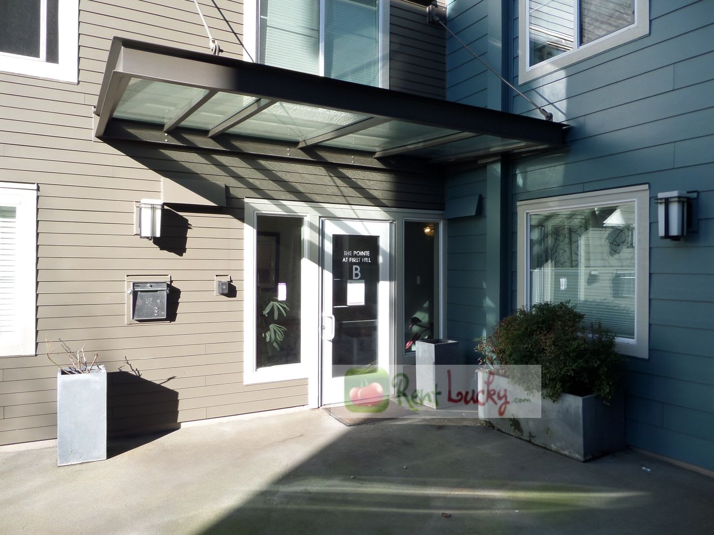 GREAT PRICE!! Super Cute Studio w/Parking in Fantastic Downtown Seattle Location!! – photo 2