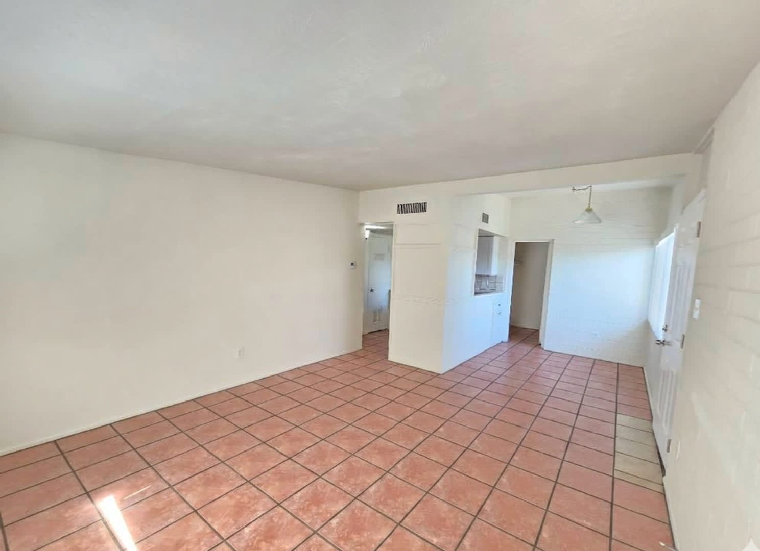 Great Location! 1 bed 1 bath – photo 5
