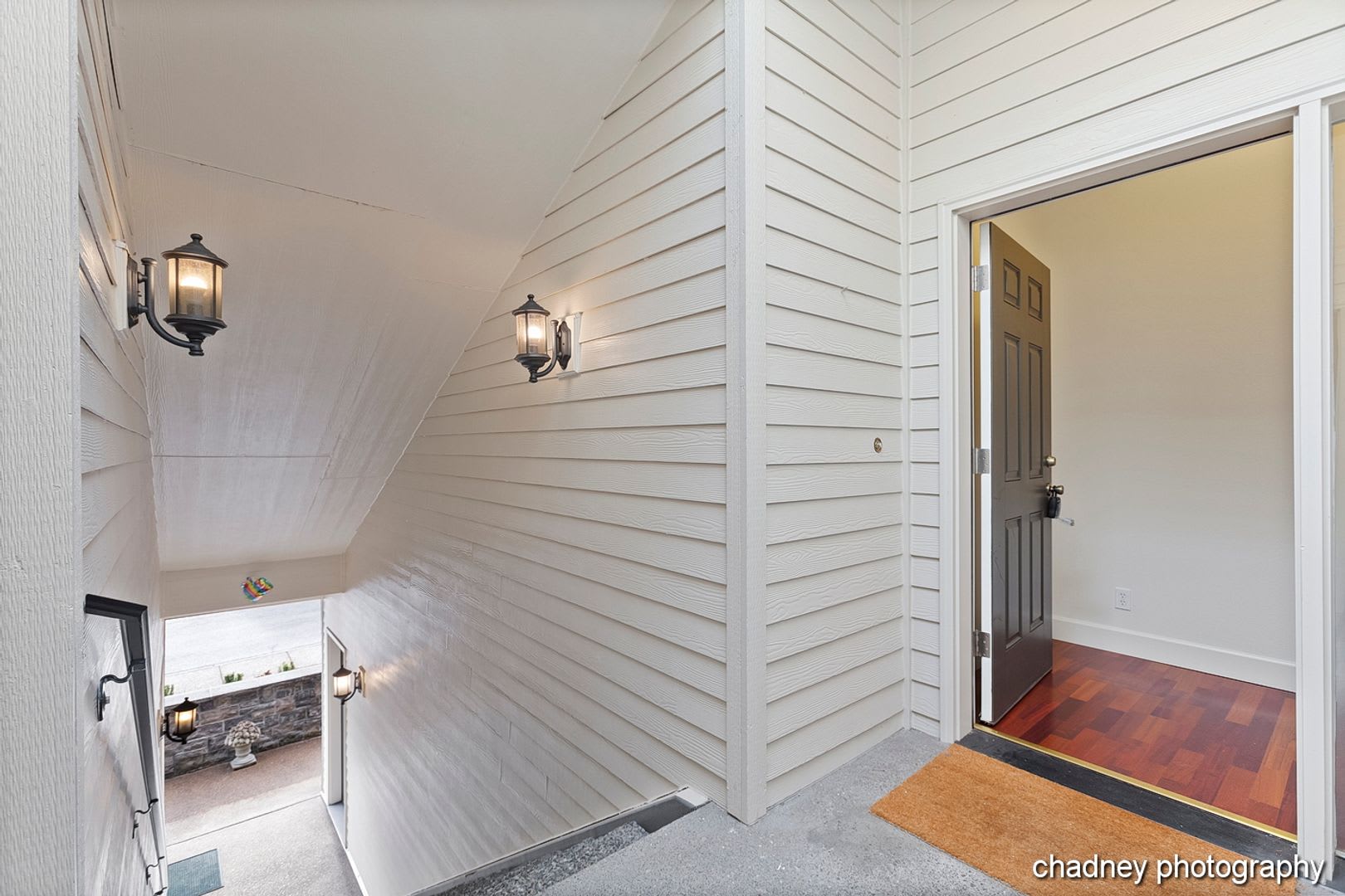 Exceptional Condition! Gated Community, Garage, Pool & Community Room. High end finishes! – photo 3