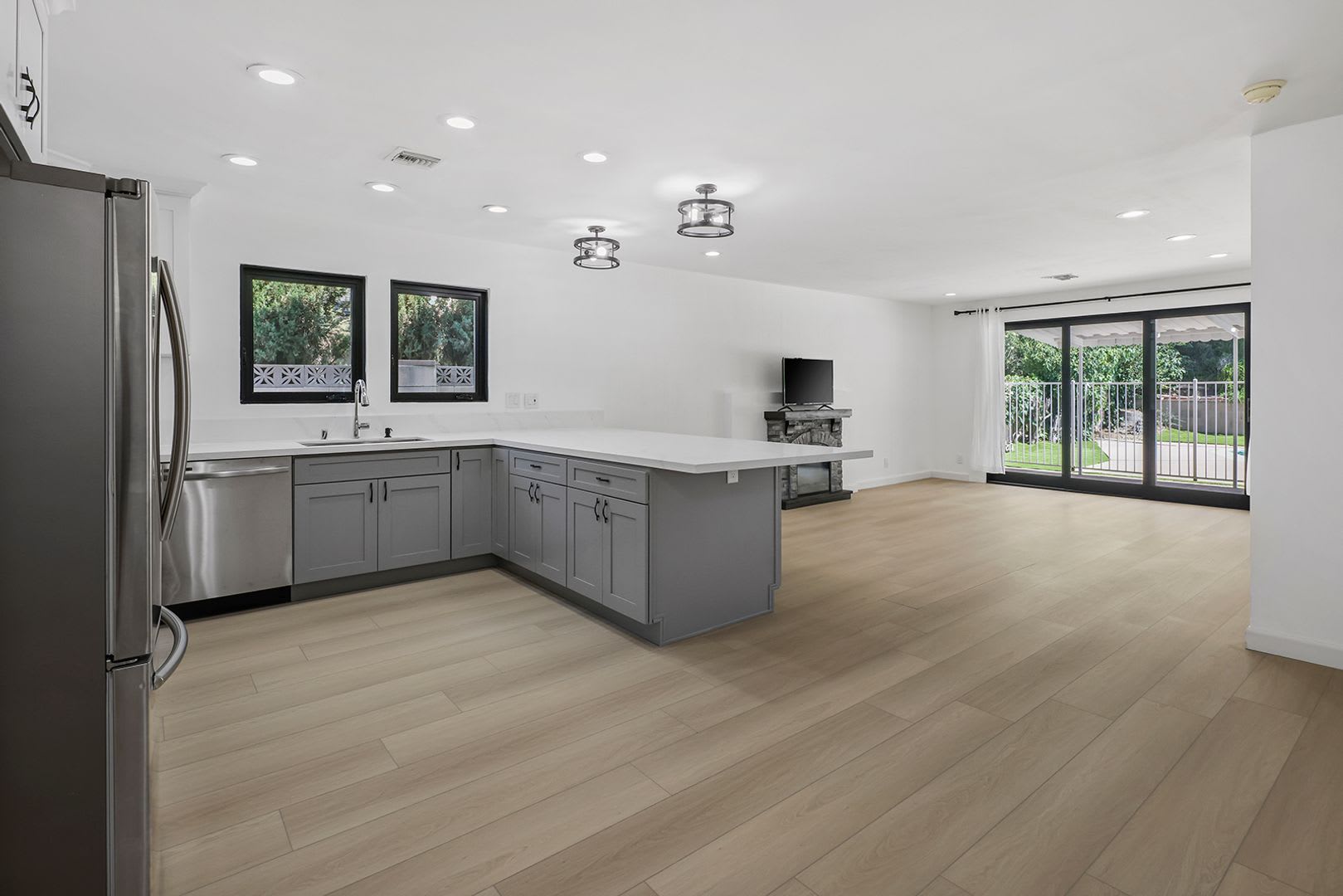 COMPLETELY UPDATED CALABASAS HOME! – photo 4
