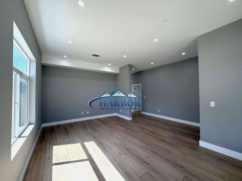 2126 W 238th Street – photo 4