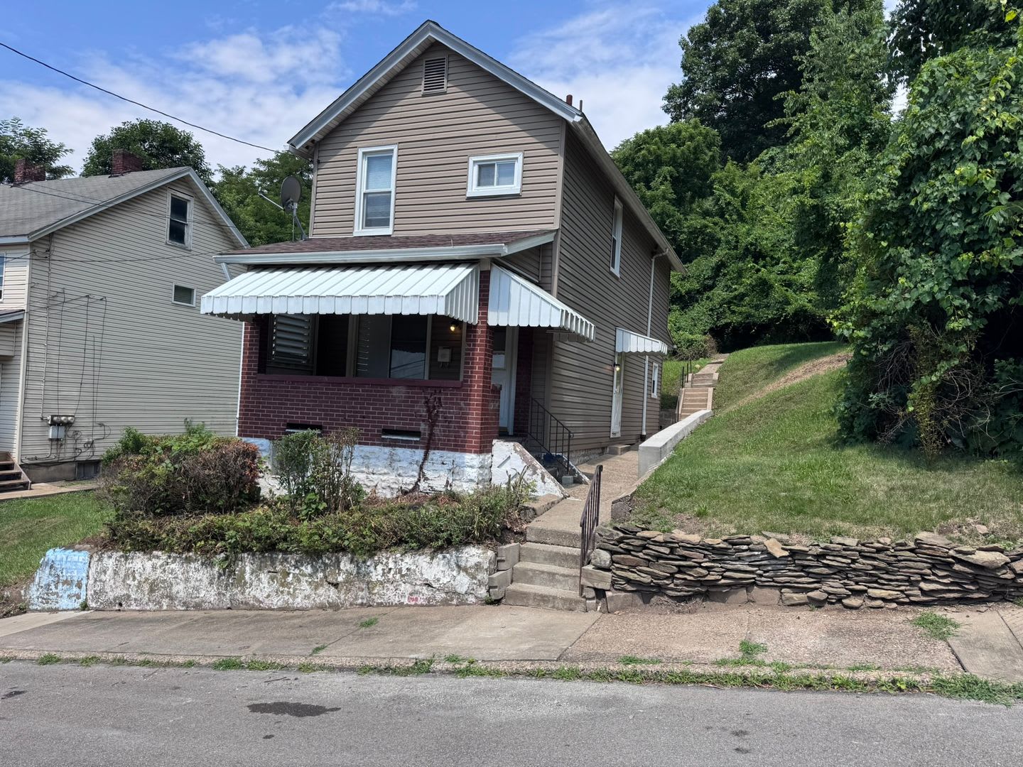 Fully Updated 3-Bed 1-Bath House w/ Covered Porch in Christy Park!!! – photo 2