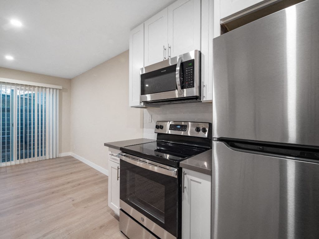 Sunset Cliffs Apartments – photo 3