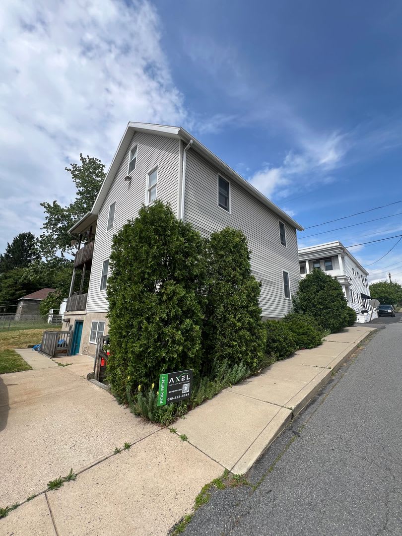 301 East Elm Street – photo 1