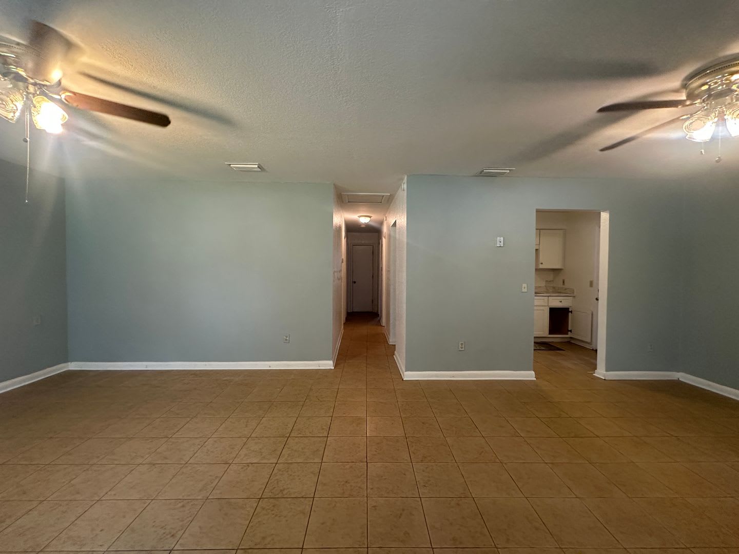 MOVE-IN SPECIAL: Receive $500 off your second month’s rent! – photo 3