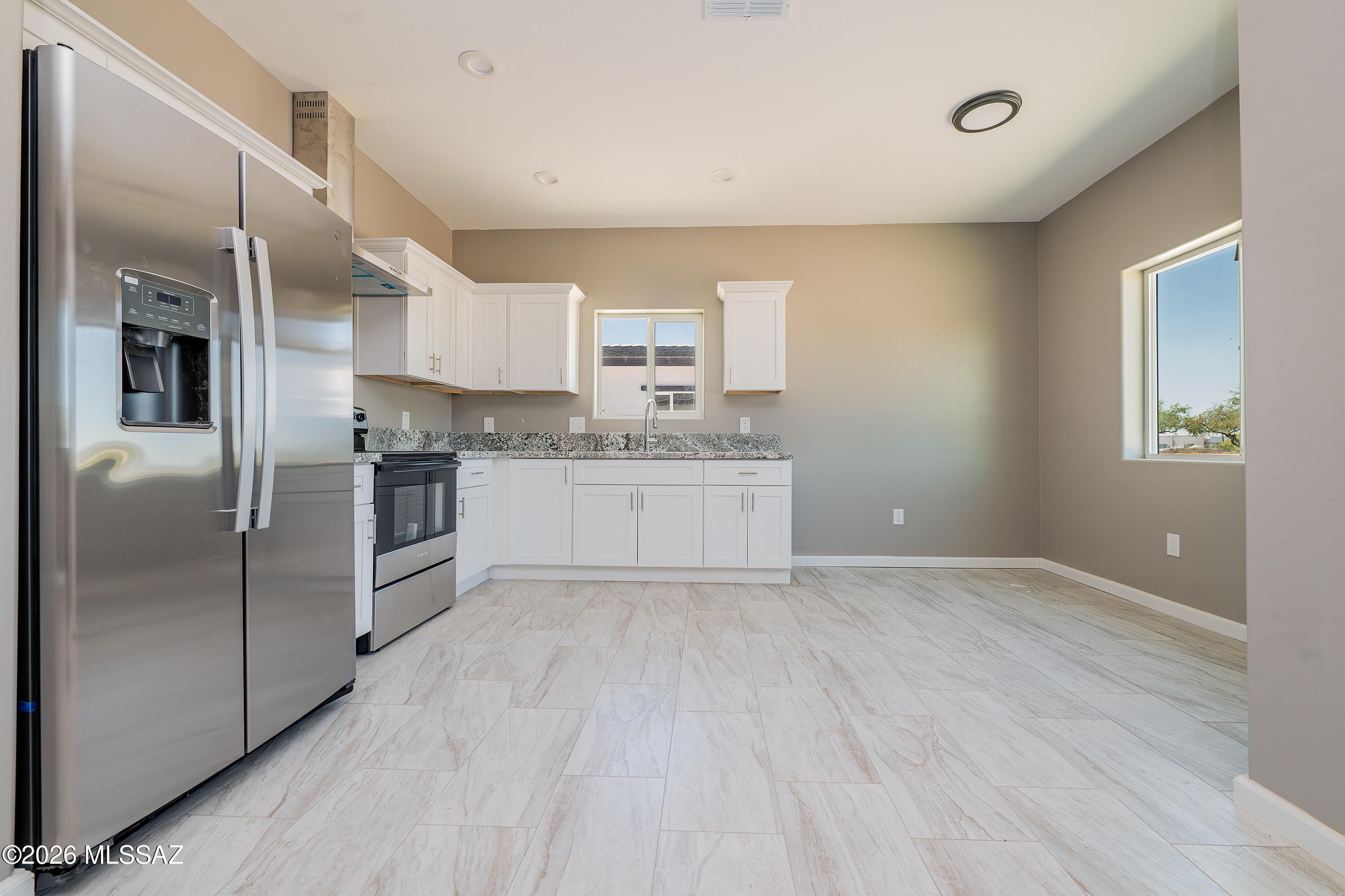 2507 S Campbell Avenue – photo 4