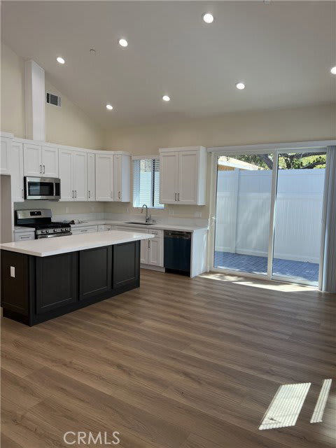 12243 Califa Street – photo 3