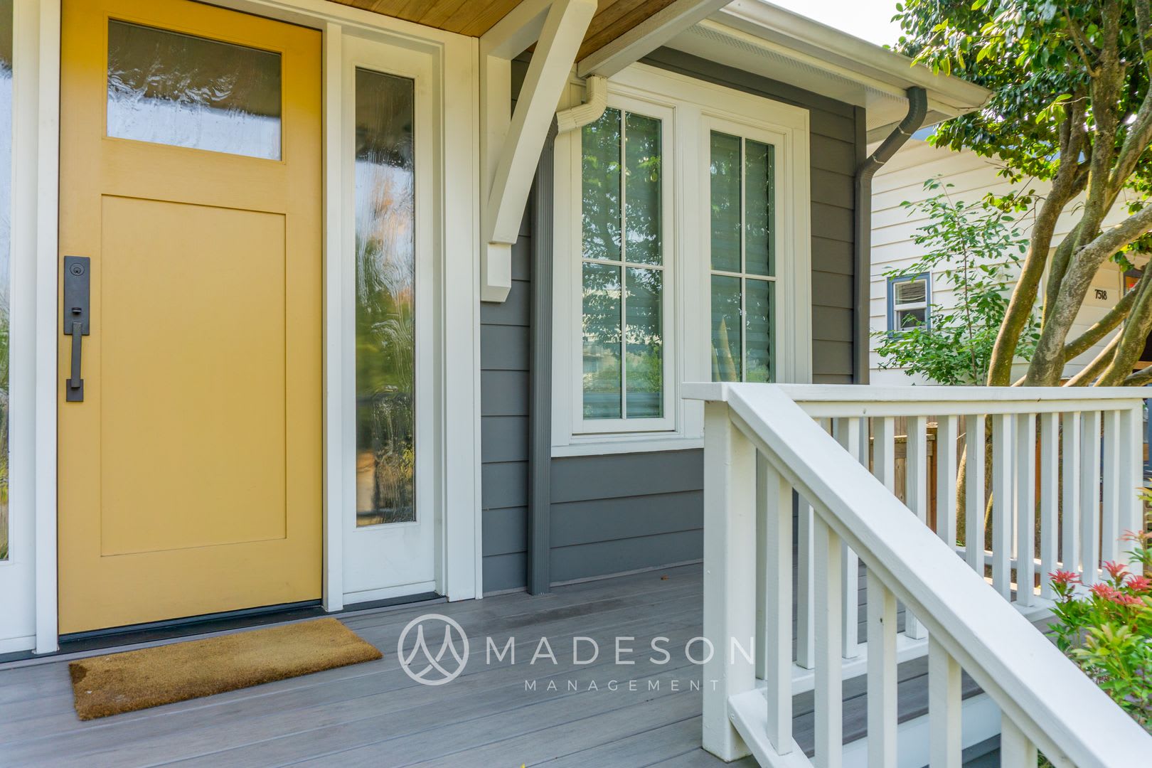 Beautiful Remodeled House with Fenced Yard in Maple Leaf – photo 4