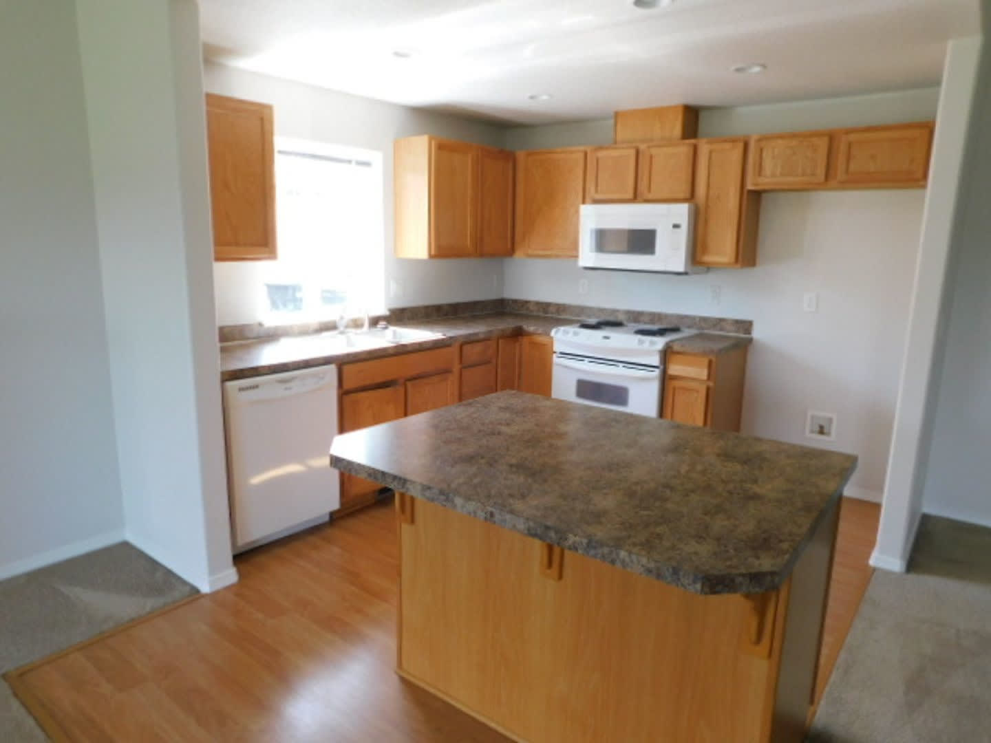 3Bd/2Ba Single Story Home – photo 2
