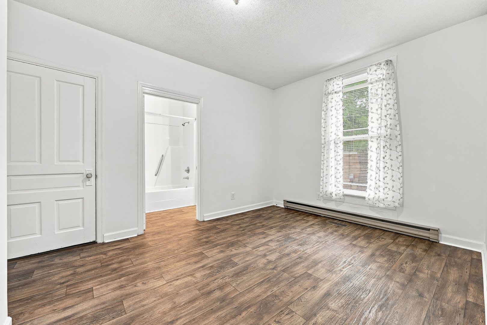 *** $100.00 OFF FIRST MONTH RENT IF MOVE IN BY END OF AUGUST*** – photo 4