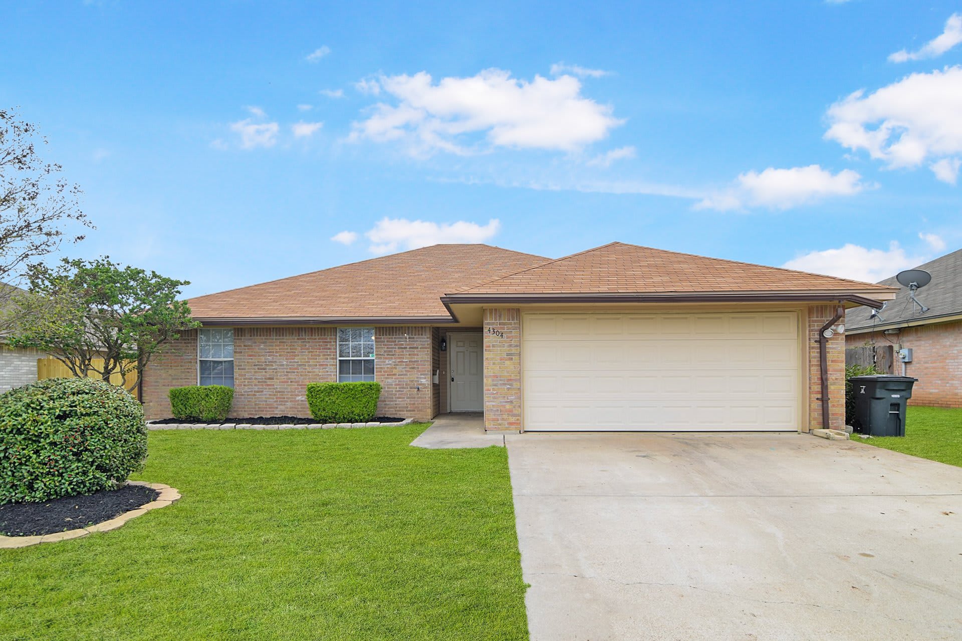 4304 Lonesome Dove Dr – photo 2