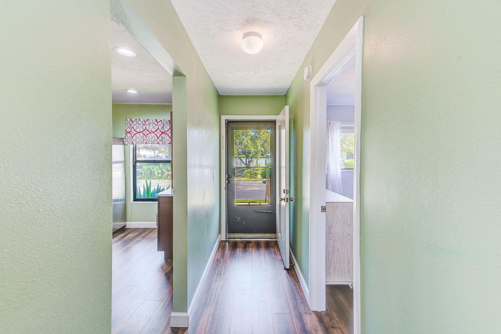 Available for a 9-month rental in the sought-after Huntington Woods community of Bradenton! – photo 2