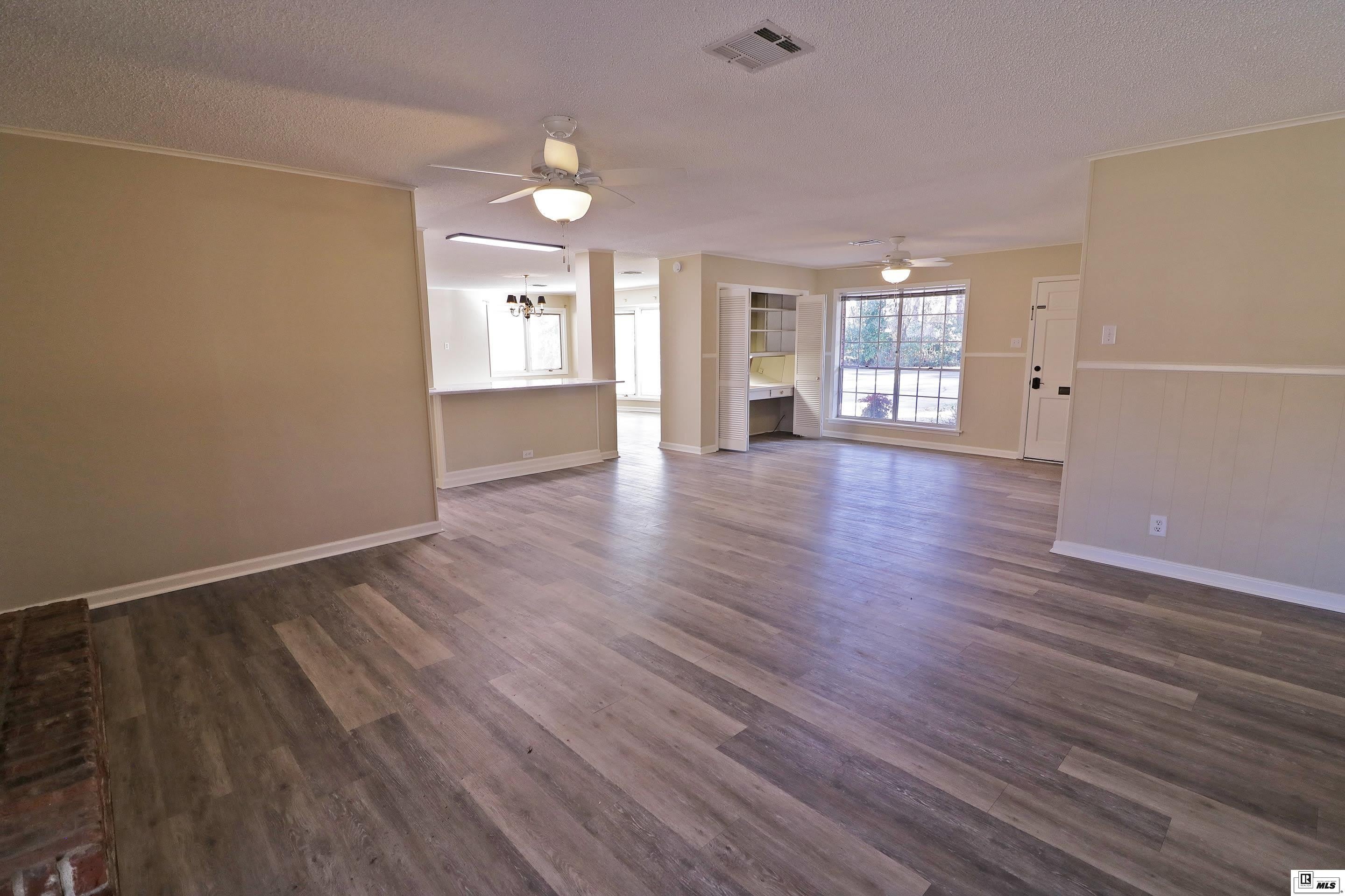 2504 KENMORE STREET – photo 3