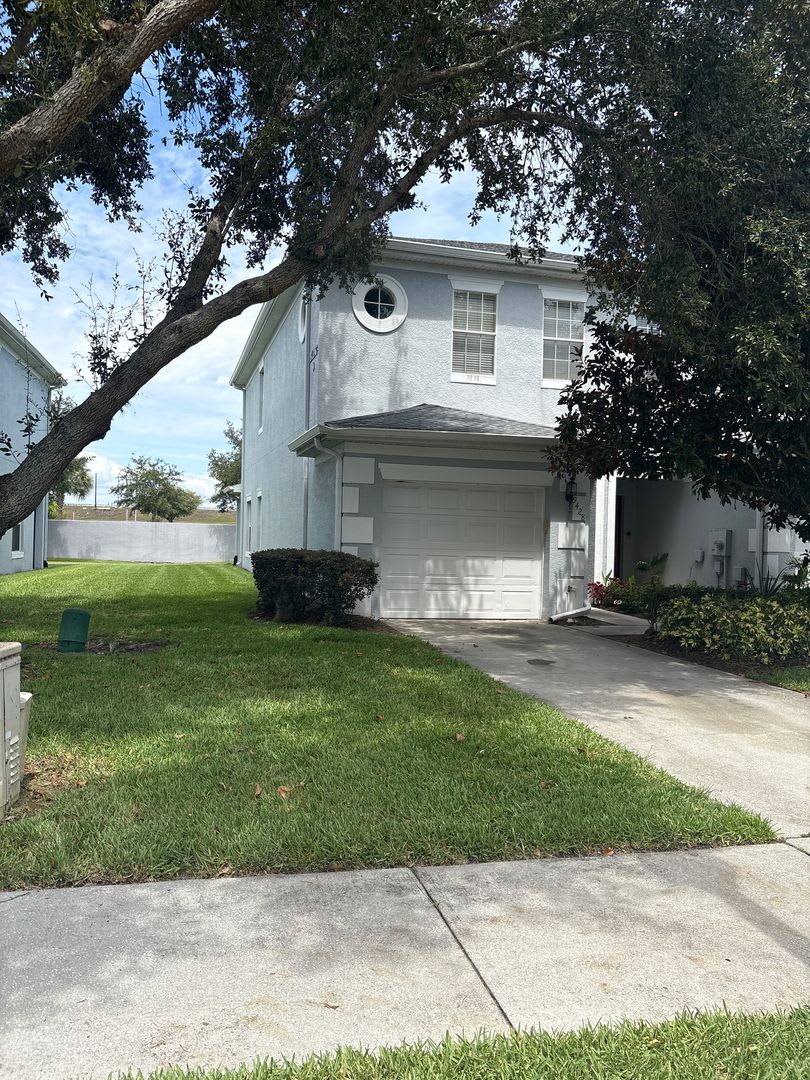 3 bed 2.5 bath Townhome – photo 1