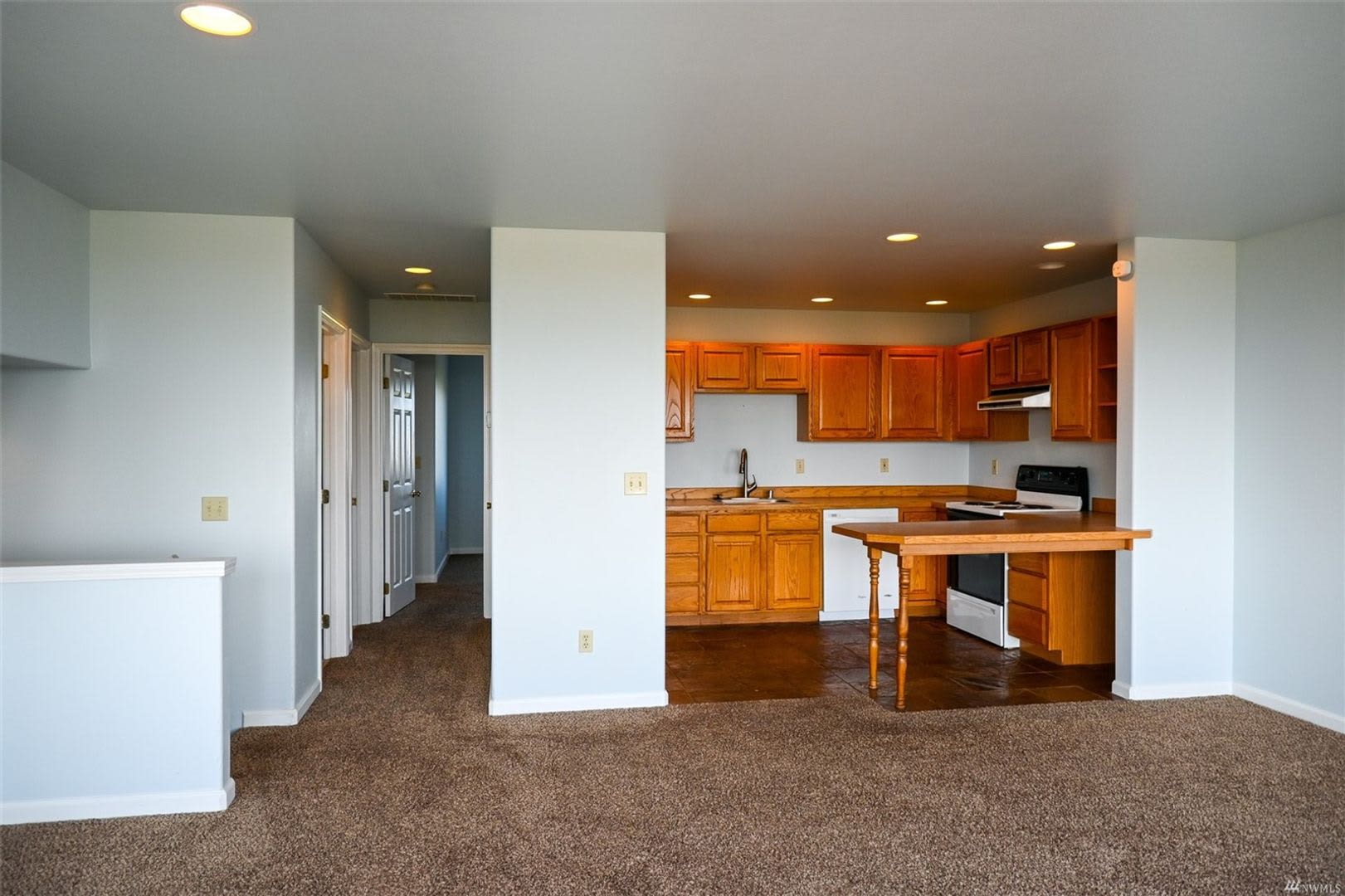 3 BR, 2.5 BA Large Townhouse with Bonus Living Room – photo 5