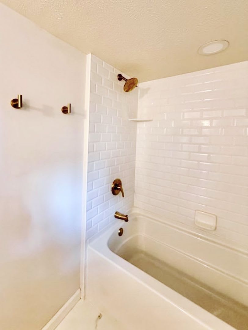 Beautiful 4 bed, 2 bath home for rent in the heart of Omaha! – photo 1
