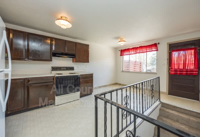 1517 Stuart St – photo 5