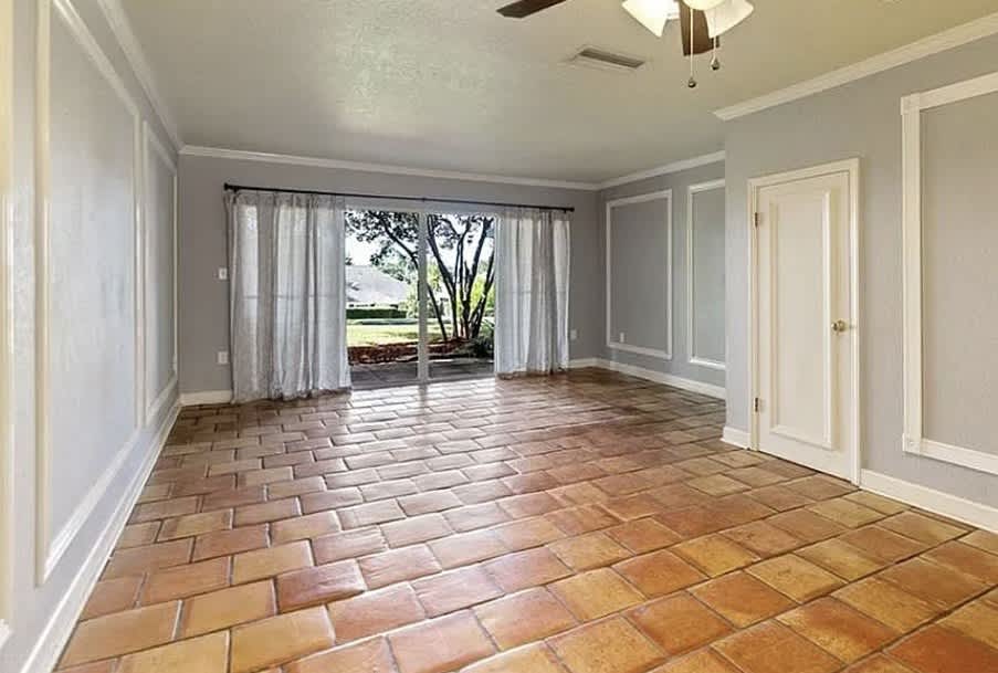 1226 Villa Lane – photo 3