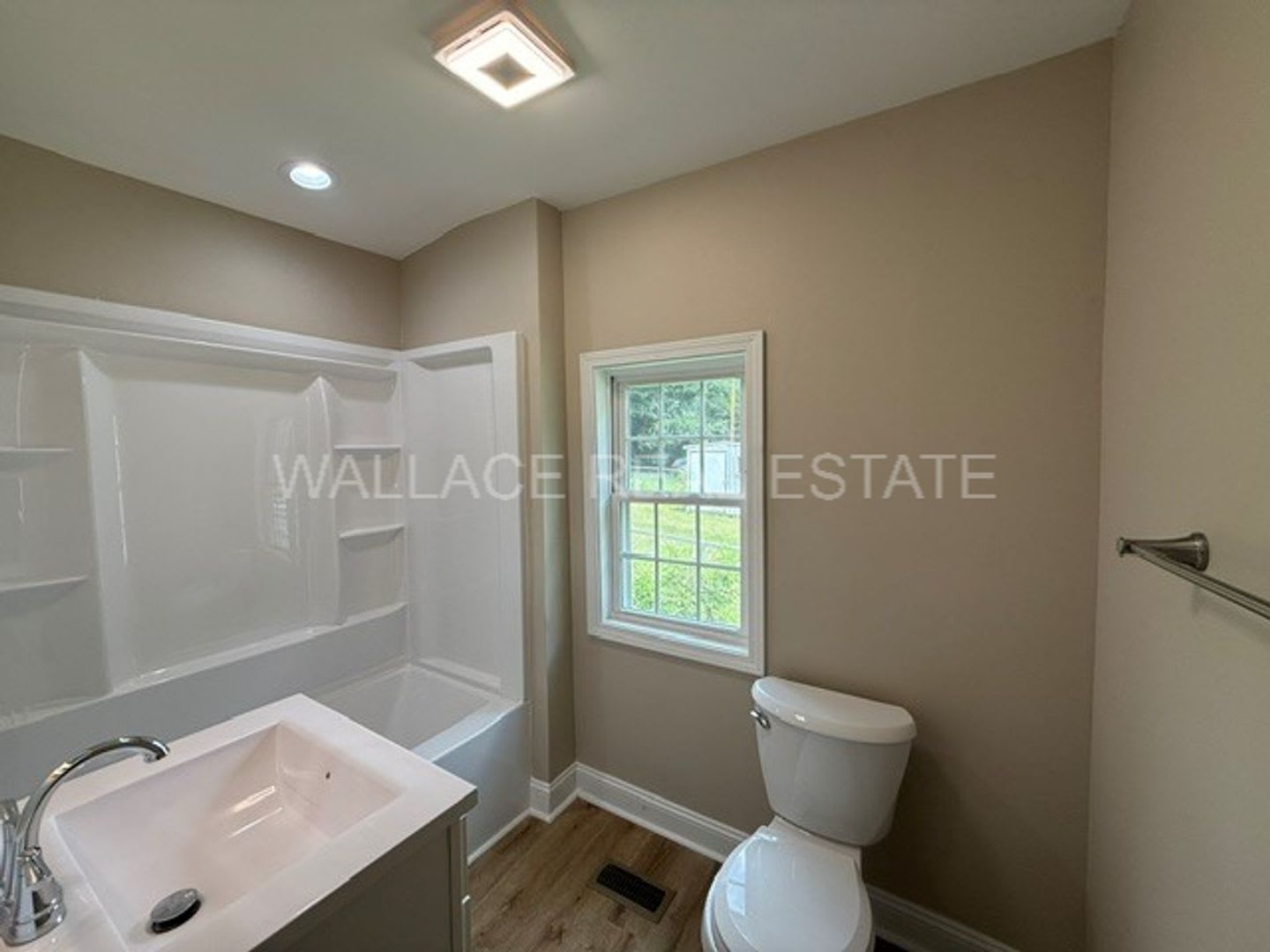 TOTALLY RENOVATED 3 BEDROOM HOUSE MINUTES FROM NEW SMOKIES STADIUM!! – photo 4